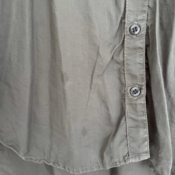 Bella Dahl gray shirt small stain - Picture 2 of 4
